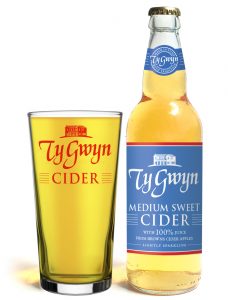 Bottle and pint of Ty Gwyn Sweet cider