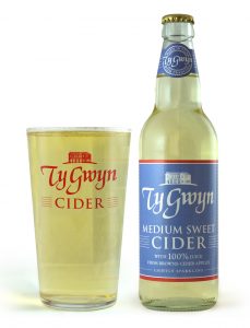 Bottle and pint of Ty Gwyn Medium Sweet Cider