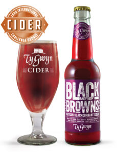 Bottle and glass of Ty Gwyn Black and Browns blackcurrant cider