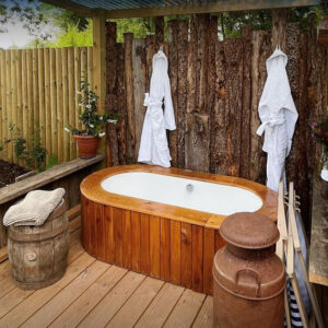 Outdoor bath at the Cider Shack