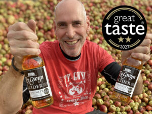 Alex Culpin with Ty Gwyn Dabinett Medium Cider and 2-star Great Taste award